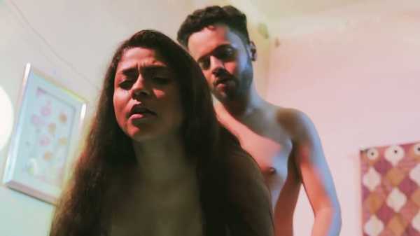 Порно видео Индийская красавица занимается сексом.  